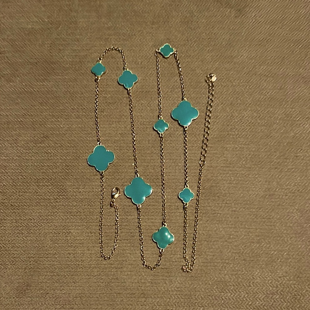 Long extendable lucky clover necklace